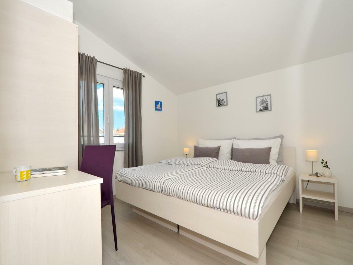 Apartments Ante Anita Каштела Экстерьер фото